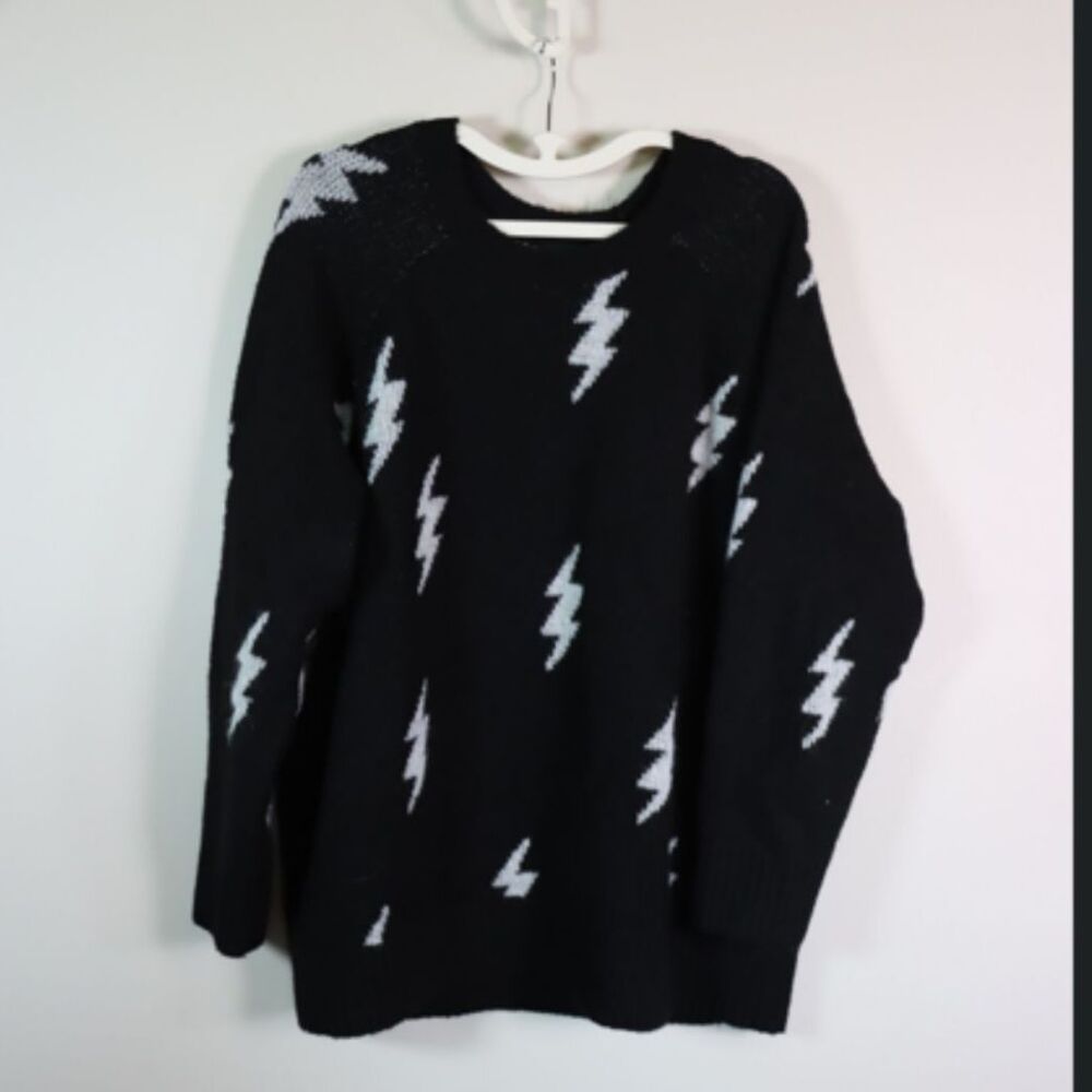 Torrid Black White Lightning Bolt Pattern Crew Neck Sweater Size 1